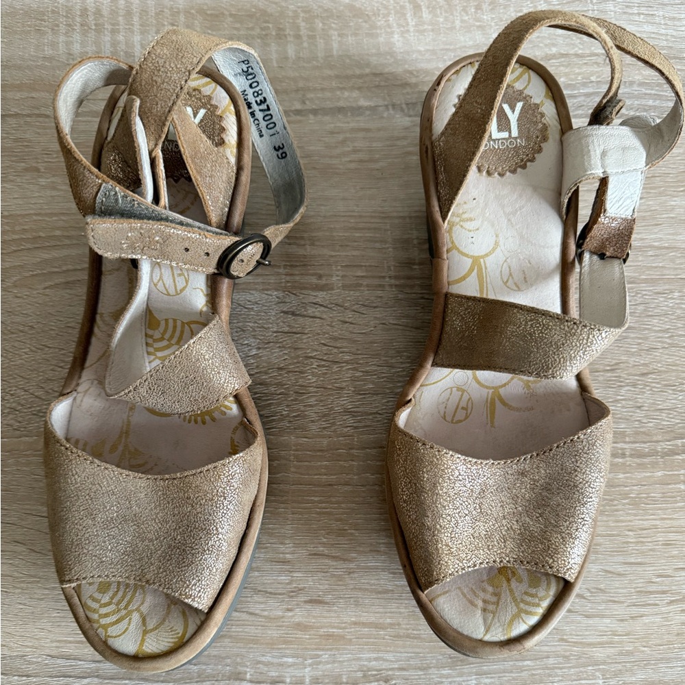 Fly London Yora gold leather peep toe wedge sandals Women’s Sz 39/8-8.5 - Picture 4 of 5